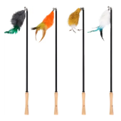 Играчка за котка Flamingo Nouk Dangler 61–186 см - въдица с плюш, пера и звънче, 